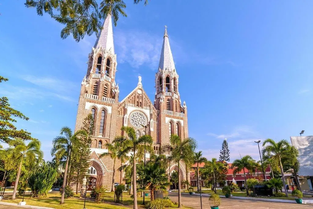 Royal Platinum Hotel Yangon 0*,